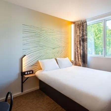Hotel Saint-denis Porte De Paris Saint-Denis-en-Margeride