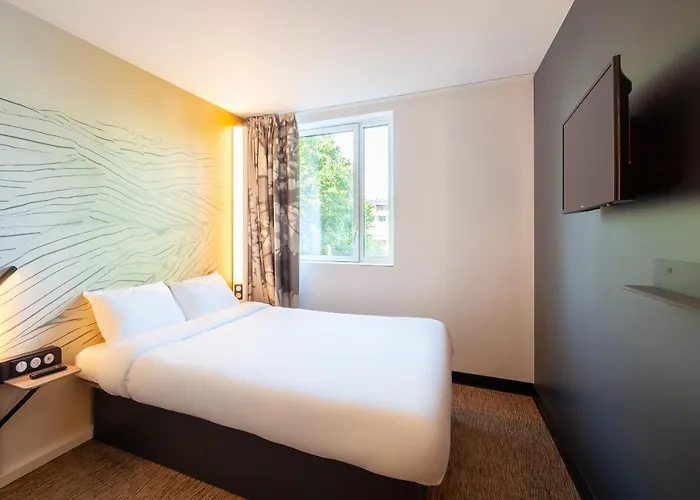 Отель Saint-denis Porte De Paris 3*